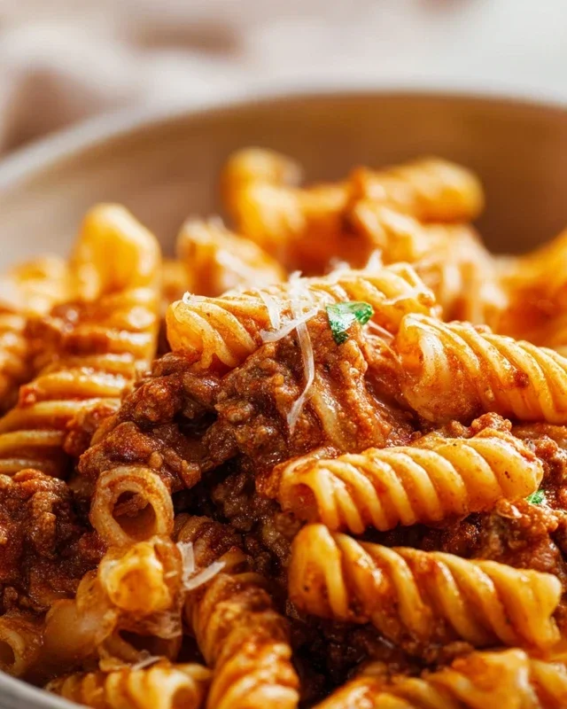 Beef Pasta in Tomato Sauce {Beef Ragu Pasta}